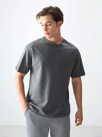 Tommy Life T-Shirts in Grau
