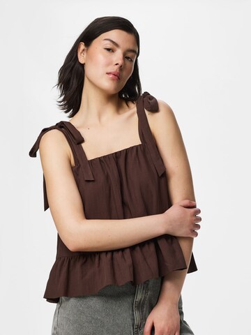 PIECES Top in Braun: Vorderseite