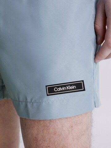 Calvin Klein Swimwear Rövid fürdőnadrágok - szürke