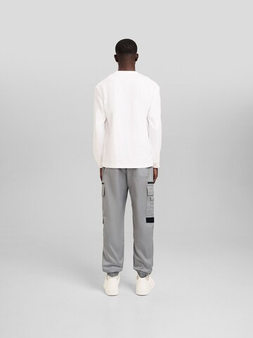 Bershka Regular Cargo trousers in Grey