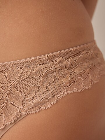String di Next in beige