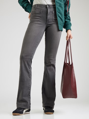 WRANGLER - Acampanado Vaquero en gris: frente