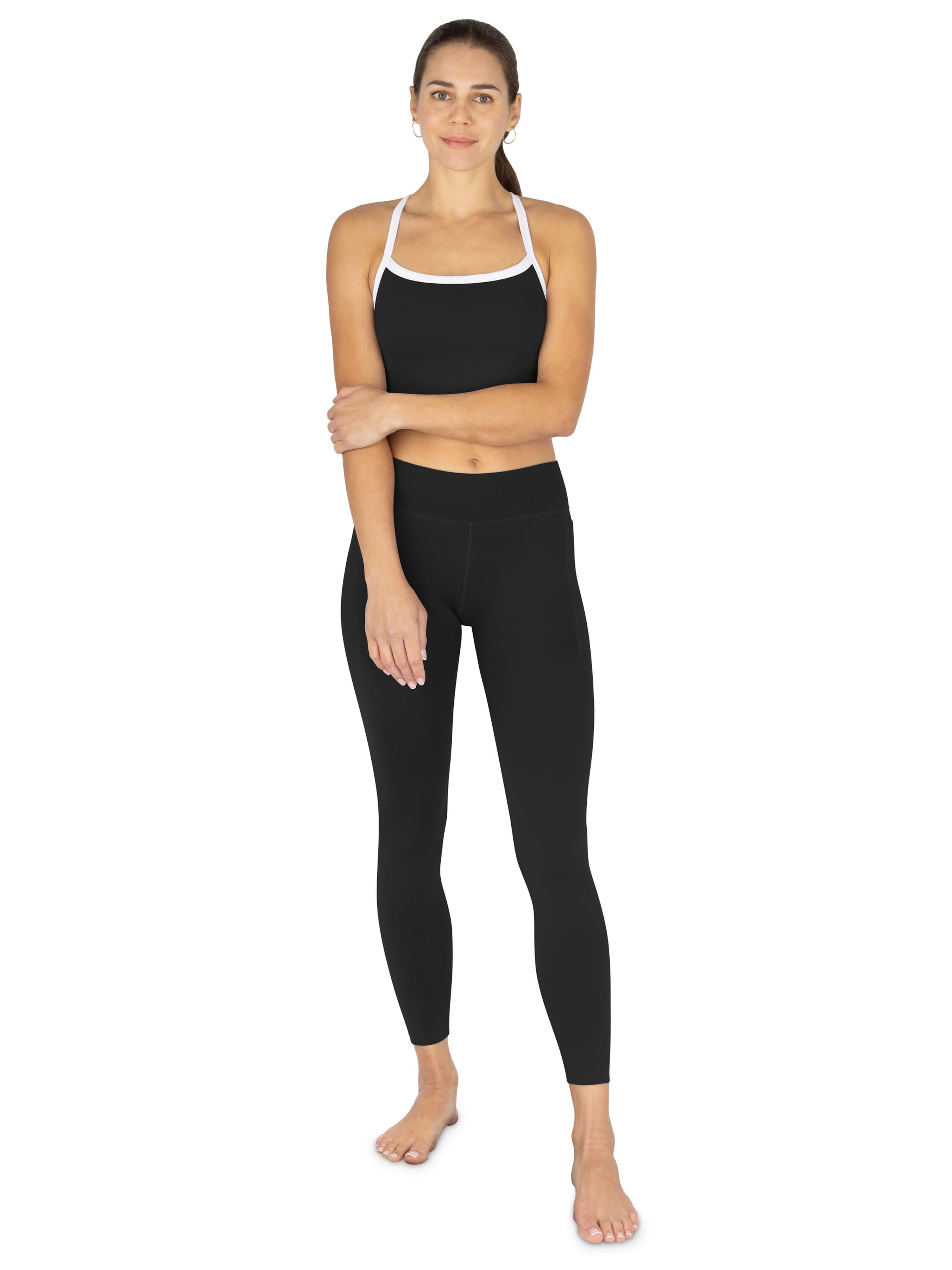 Bustino Completo sportivo di normani in nero: frontale