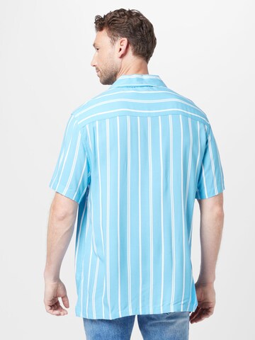 Coupe regular Chemise TOPMAN en bleu