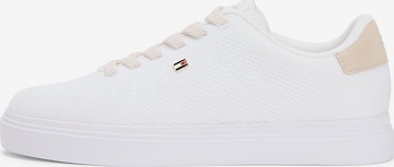 Baskets basses TOMMY HILFIGER en beige : devant