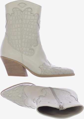 sacha Dress Boots in 36 in White: front