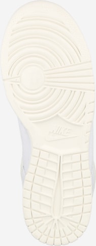 Baskets basses Nike Sportswear en blanc