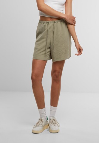 Urban Classics Regular Shorts in Grün