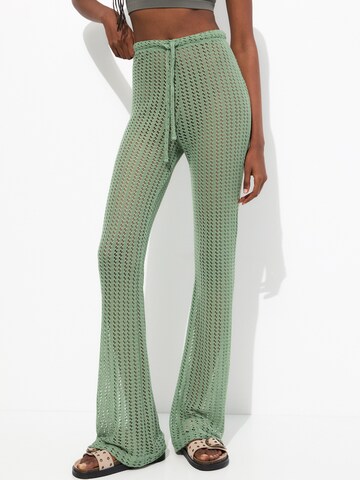 Pull&Bear Flared Pants in Green: front