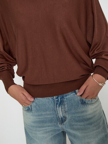 minus Sweater 'Dana' in Brown