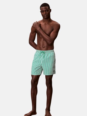 Shorts de bain 'CALVIN KLEIN MEDIUM DRAWSTRING Costumi da bagno' Calvin Klein en vert