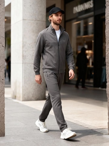 Tommy Life Sweat suit in Grey: front