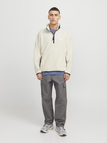 JACK & JONES Sweatshirt i beige