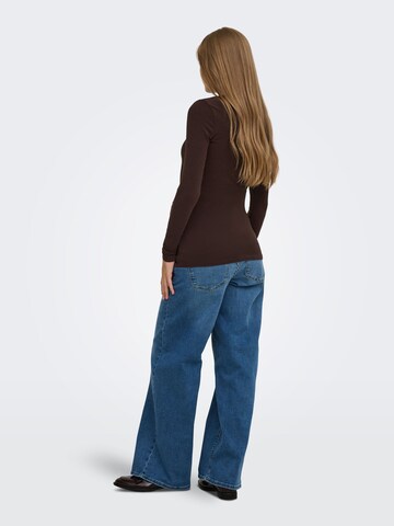 Only Maternity Shirt in Braun