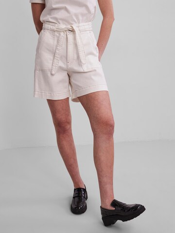 PIECES Regular Trousers 'Vinna' in White: front