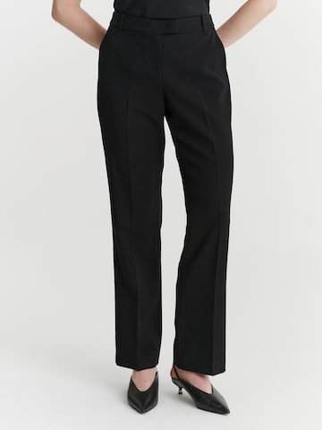 TATUUM - regular Pantalón en negro: frente