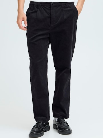 Loosefit Pantalon chino 'Marc' Casual Friday en noir : devant