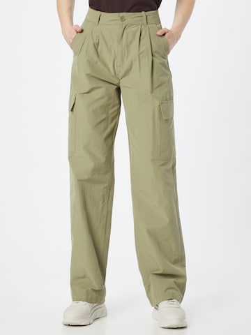 Nasty Gal - Loosefit Pantalón plisado en verde: frente