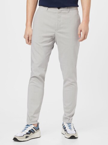 Coupe slim Pantalon 'Liam' Matinique en gris : devant