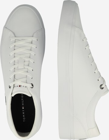 TOMMY HILFIGER Sneaker in Weiß