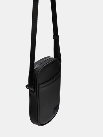 Pull&Bear Puzdro na mobil - Čierna
