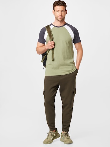 BURTON MENSWEAR LONDON Tapered Cargo Pants in Green