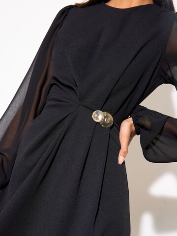 Rochie de la Friends Like These pe negru