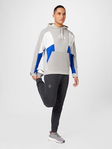 ADIDAS SPORTSWEAR - Sweatshirt de desporto 'Essentials Colorblock' em cinzento
