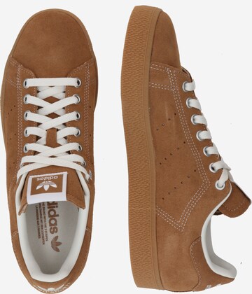 ADIDAS ORIGINALS Σνίκερ χαμηλό 'Stan Smith' σε καφέ