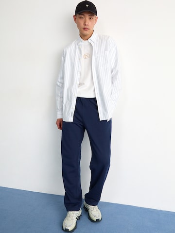 Nike Sportswear Lużny krój Spodnie 'CLUB' w kolorze niebieski