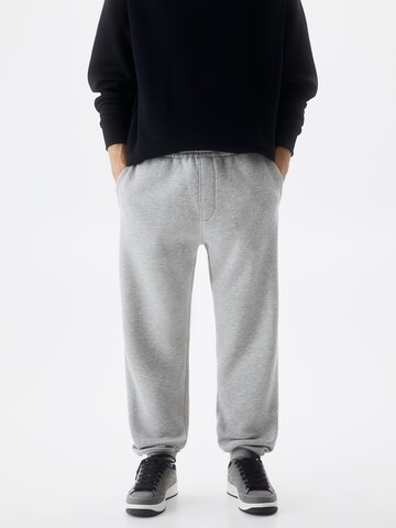 Tapered Pantaloni de la Pull&Bear pe gri