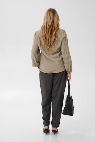 KAFFE CURVE - Blusa 'Tine' em castanho