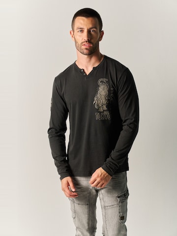 KOROSHI - Camisa em preto: frente