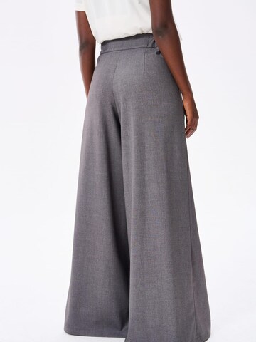 Blue Shadow Wide leg Pants in Grey: front