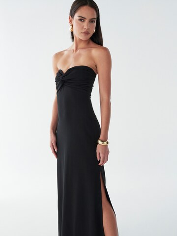 Rochie 'Chase' de la BWLDR pe negru