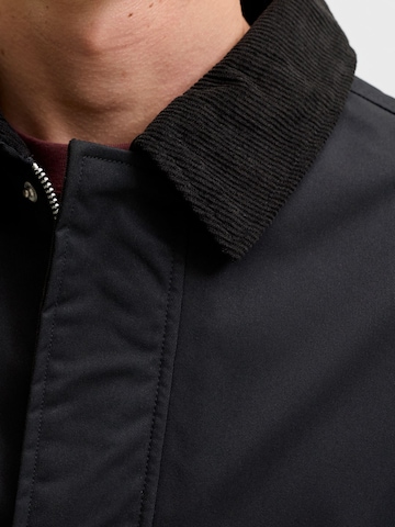 Veste fonctionnelle JACK & JONES en noir