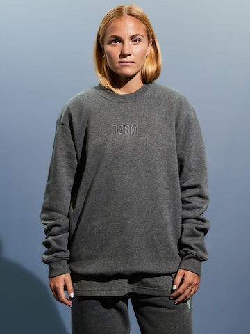 FCBM Sweatshirt 'Jim' in Grau: predná strana