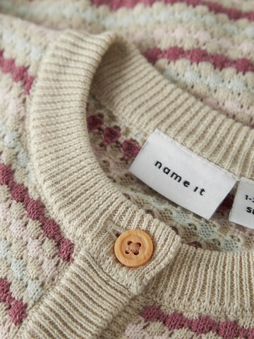 NAME IT Pletena jopa 'NBFFLOWS' | roza barva