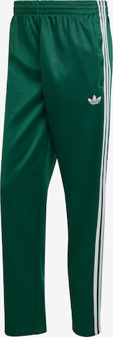ADIDAS ORIGINALS - Pantalón en verde: frente