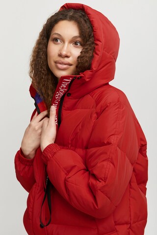 The Jogg Concept Between-Season Jacket in Red