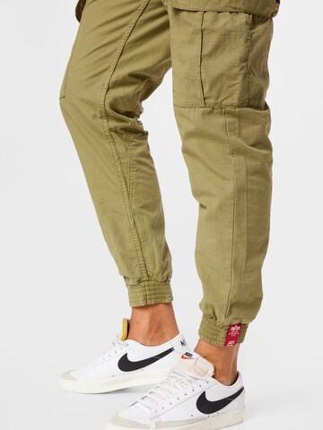 ALPHA INDUSTRIES Tapered Cargobroek in Groen