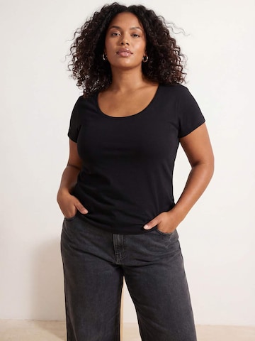 Maglietta di Trendyol Curve in nero: frontale