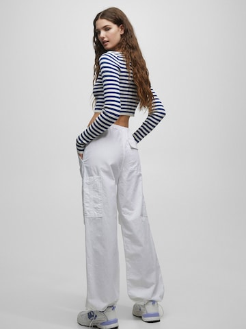 Wide Leg Pantalon cargo Pull&Bear en blanc : devant