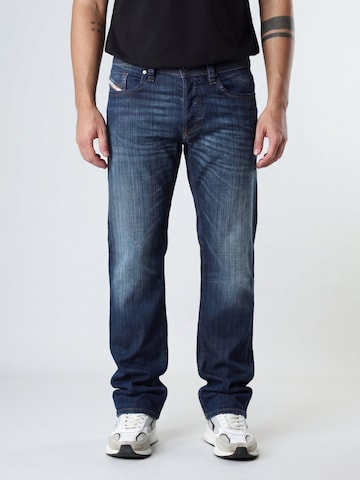 regular Jeans 'MARKEE' di DIESEL in blu