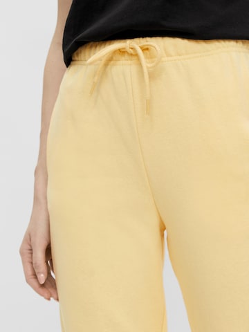PIECES Tapered Hose 'PCChilli' in Gelb