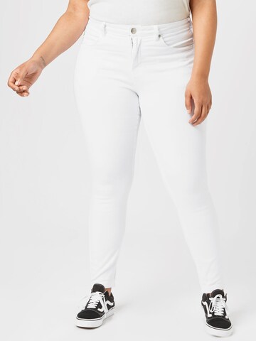 Slimfit Jeans 'AMY' di Zizzi in bianco: frontale