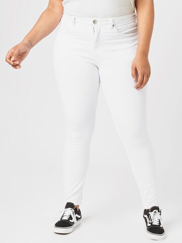 Zizzi Slimfit Jeans 'AMY' i vit: framsida