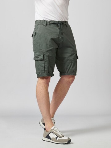 KOROSHI Regular Shorts in Grün