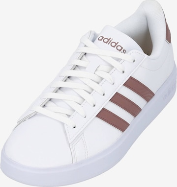 Baskets basses 'Grand Court 2.0 W' ADIDAS SPORTSWEAR en blanc : devant