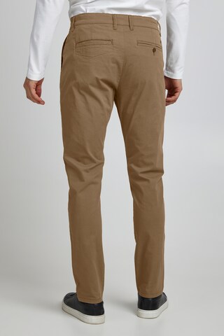 !Solid Regular Chino 'Jim' in Bruin